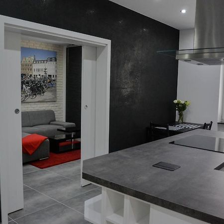 Rr Bus Station Apartment Bratislava Buitenkant foto