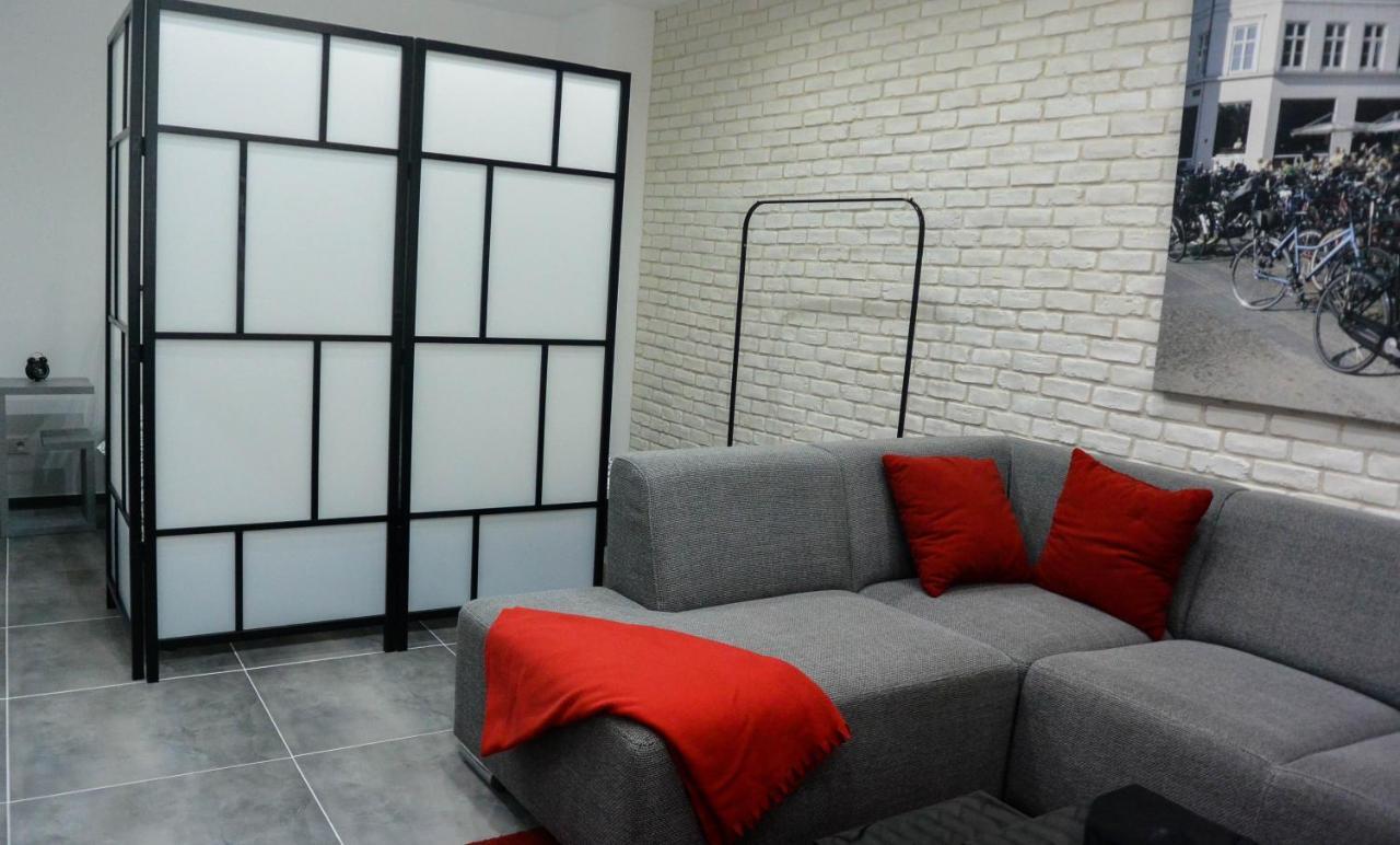 Rr Bus Station Apartment Bratislava Buitenkant foto